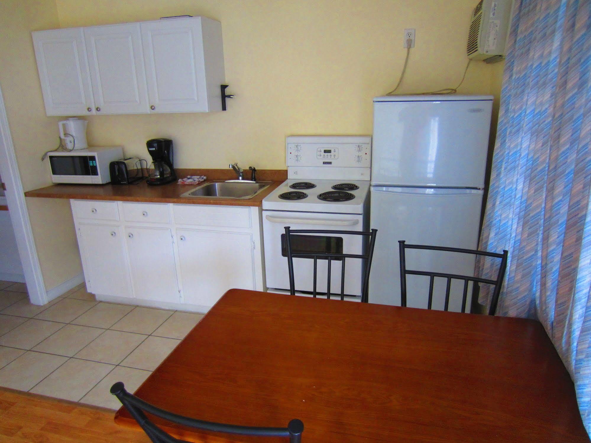Black Sea Motel Пентиктън Екстериор снимка